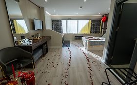 Meros Hotel